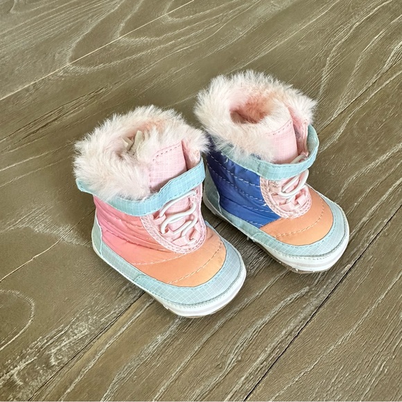 Robeez First Kicks Faux Fur Boots - Picture 4 of 7